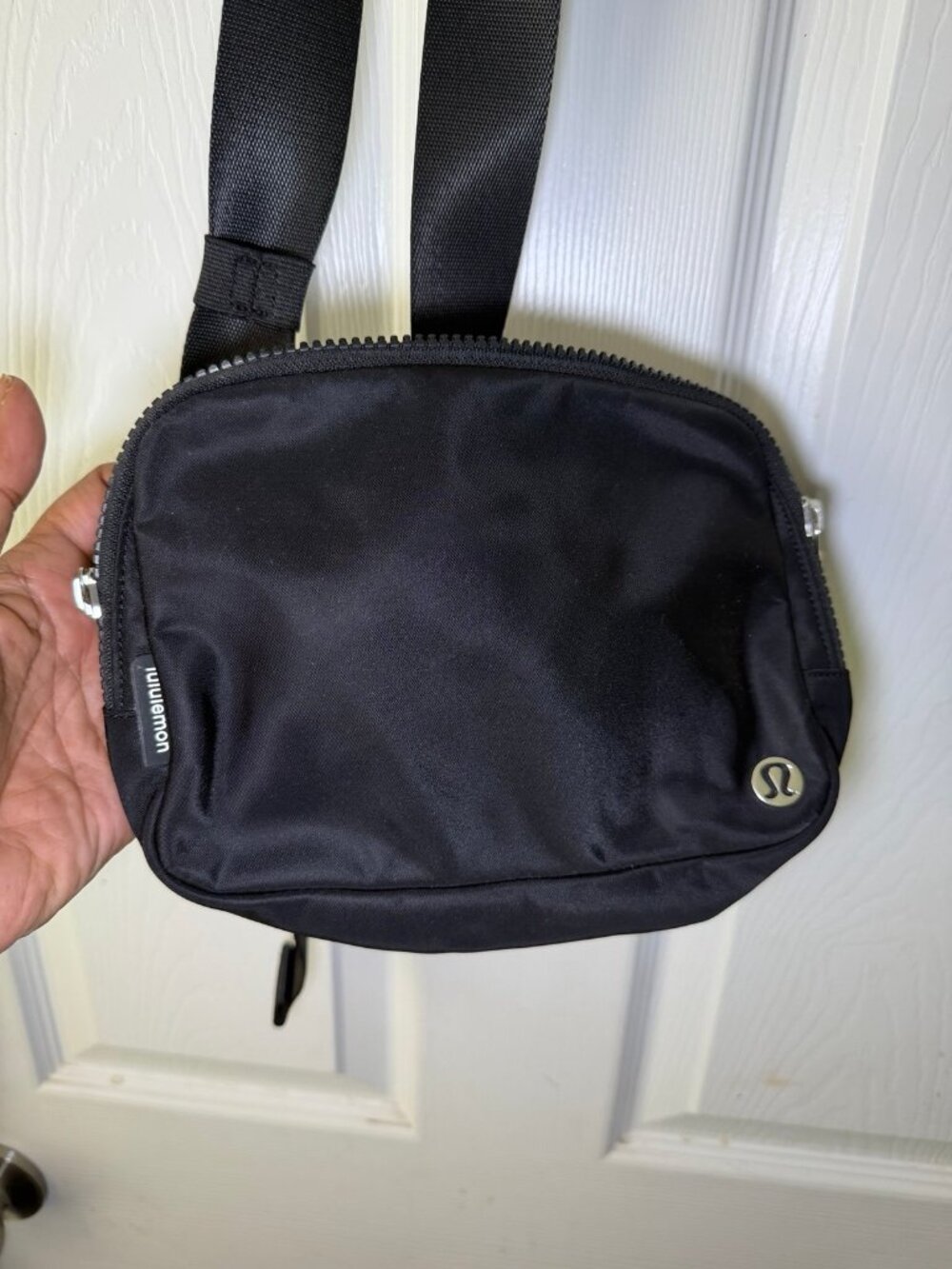 Lululemon Everywhere BeltLululemon Everywhere Belt Bag Black Nylon Crossbody Bag